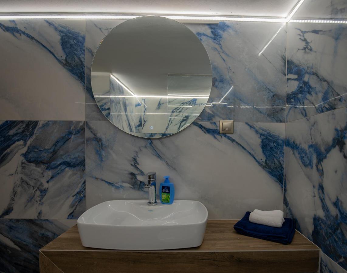 Max Blue Apartment, A Stay Like No Other Pireus Zewnętrze zdjęcie